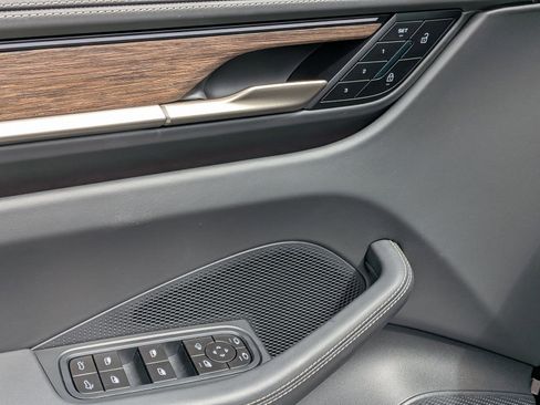 New 2026 Porsche Macan Turbo Electric AWD/4WD image 15