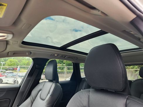 Certified 2024 Volvo XC60 B5 Plus w/ Protection Package Premier AWD/4WD image 10
