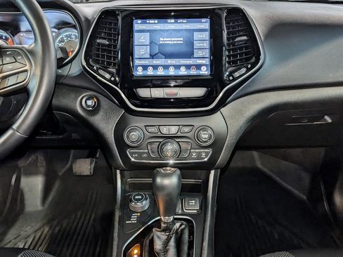 Used 2019 Jeep Cherokee Limited w/ Trailer Tow Group image 34