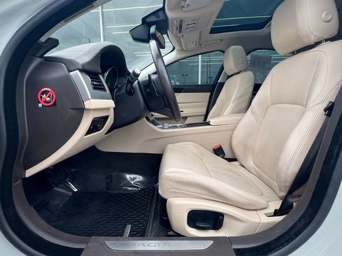Used 2016 Jaguar XF Premium image 16