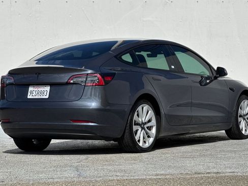Used 2023 Tesla Model 3 Standard Range image 3