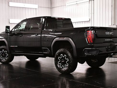 Used 2024 GMC Sierra 2500 AT4X image 5