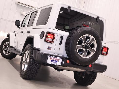 Used 2019 Jeep Wrangler Unlimited Sahara w/ Uconnect 4C Nav & Sound Group AWD/4WD image 30