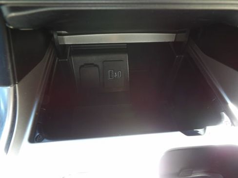 Used 2020 Ford Explorer XLT w/ Equipment Group 202A AWD/4WD image 29
