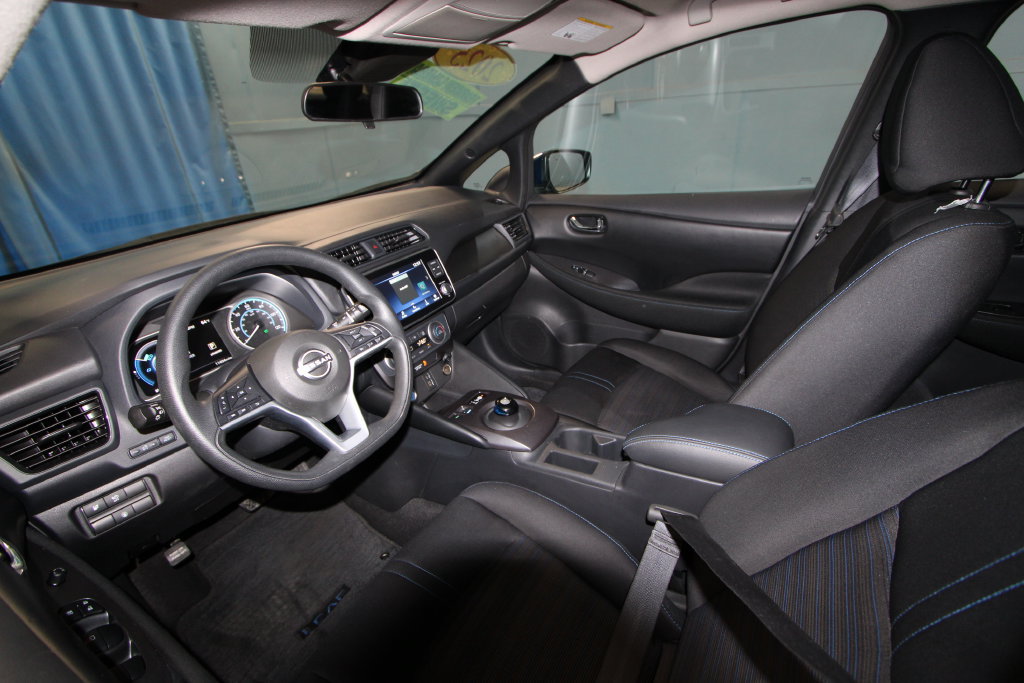 Used 2025 Nissan Leaf S FWD image 2