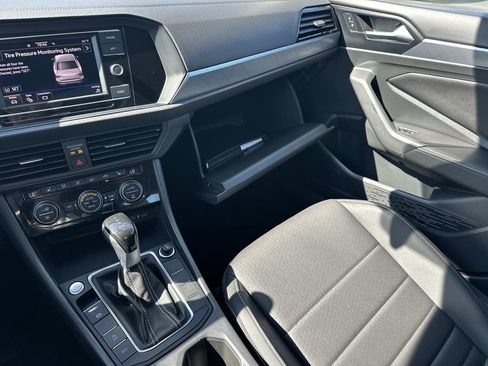 Used 2024 Volkswagen Jetta SE FWD image 34