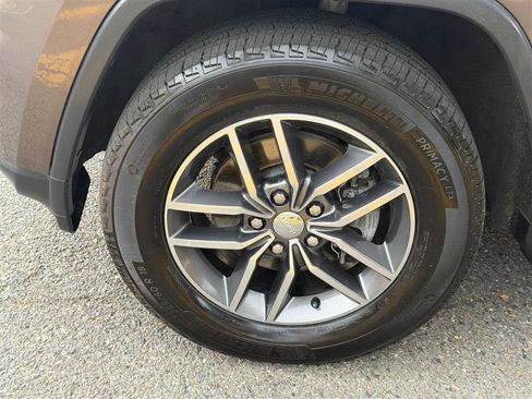 Used 2017 Jeep Grand Cherokee Limited AWD/4WD image 16