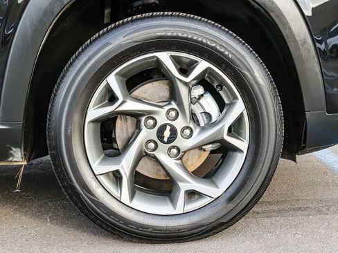 Used 2025 Chevrolet Trax LT w/ LT Convenience Package image 9