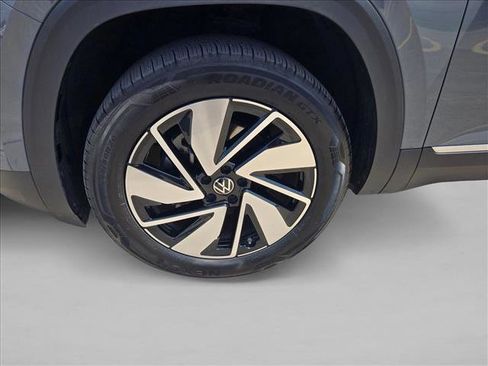Used 2025 Volkswagen Atlas SEL AWD/4WD image 11