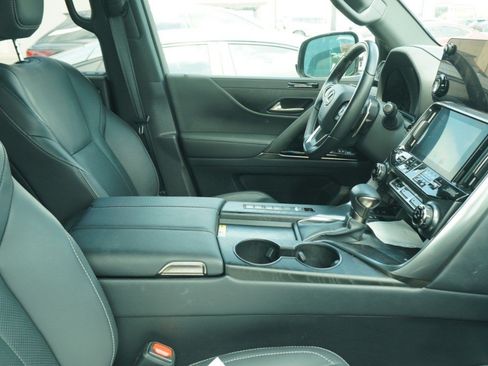 Used 2024 Lexus LX 600 4WD w/ Luxury Package image 9