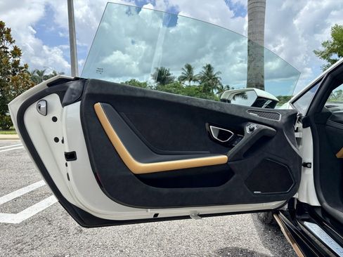 Used 2024 Lamborghini Huracan Sterrato image 28
