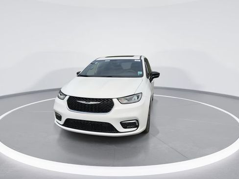 New 2026 Chrysler Pacifica Limited FWD image 3