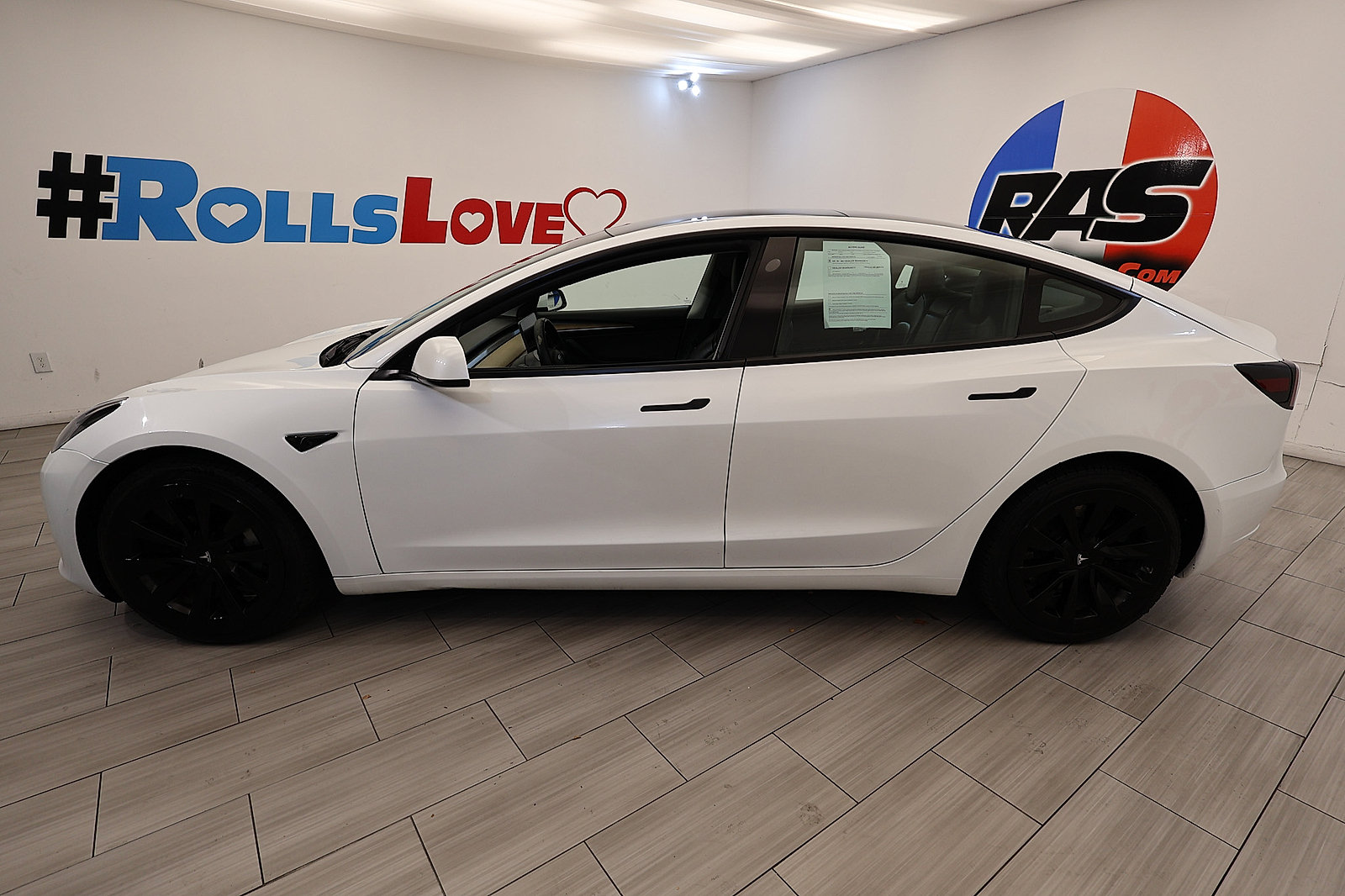 Used 2022 Tesla Model 3 Standard Range RWD image 2