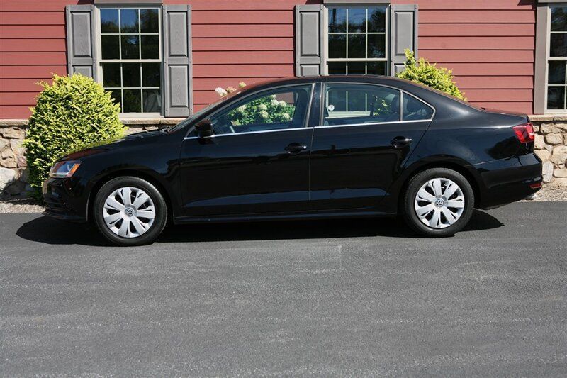 Used 2017 Volkswagen Jetta S FWD image 4