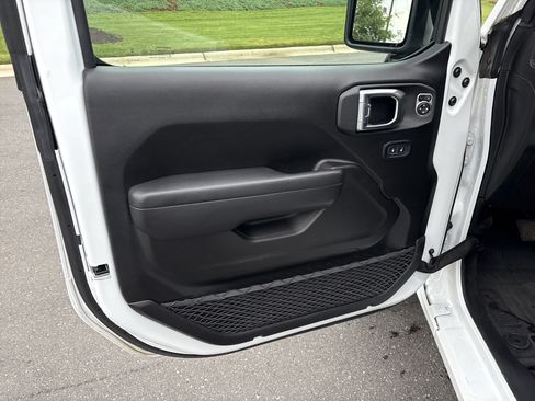 Used 2024 Jeep Wrangler Sport AWD/4WD image 14