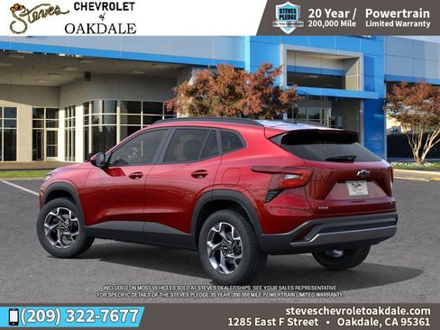 New 2026 Chevrolet Trax LT w/ LT Convenience Package FWD image 3