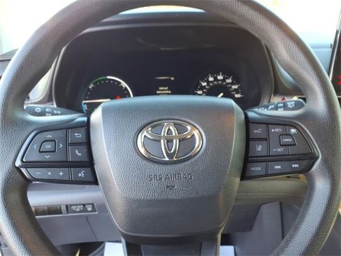 Used 2023 Toyota Sienna LE image 20