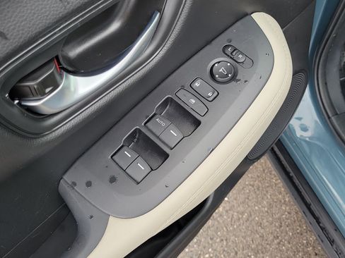 Used 2025 Honda HR-V LX image 14