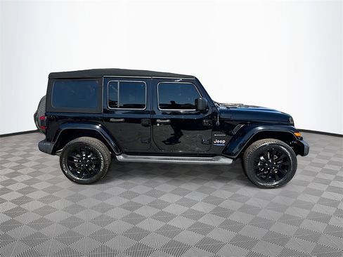 Used 2022 Jeep Wrangler Unlimited Sahara image 5