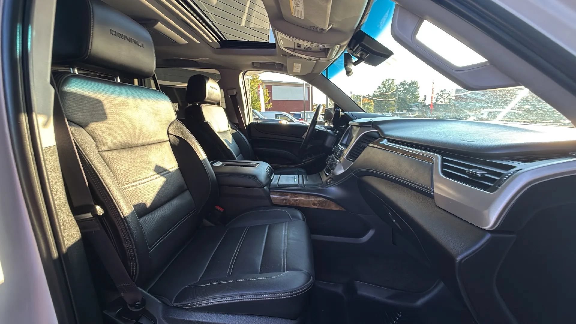 Used 2016 GMC Yukon Denali w/ Open Road Package AWD/4WD image 26