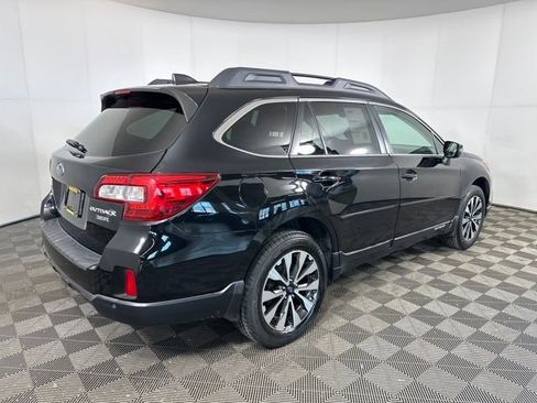 Used 2017 Subaru Outback 3.6R Limited image 3