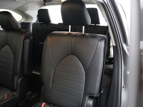 Used 2021 Toyota Highlander XLE FWD image 24