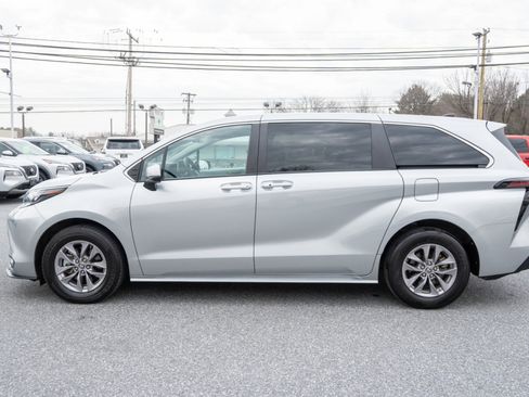Used 2024 Toyota Sienna LE image 8