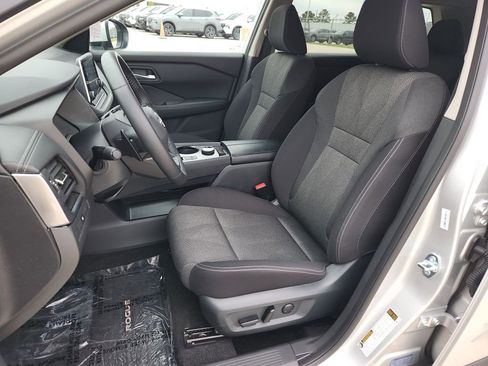 Used 2025 Nissan Rogue SV image 12