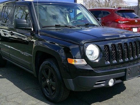 Used 2017 Jeep Patriot Sport w/ Power Value Group image 2