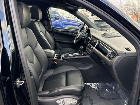 Used 2024 Porsche Macan image 25