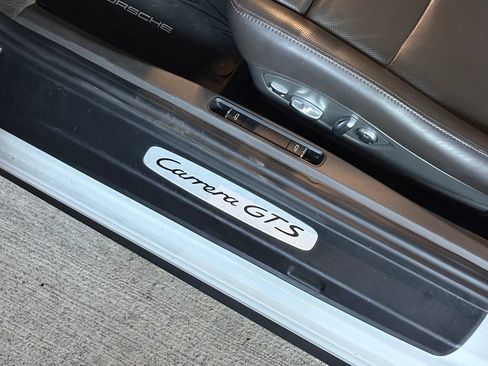 Used 2015 Porsche 911 Cabriolet image 17