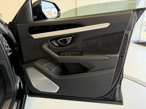 Used 2022 Lamborghini Urus image 54