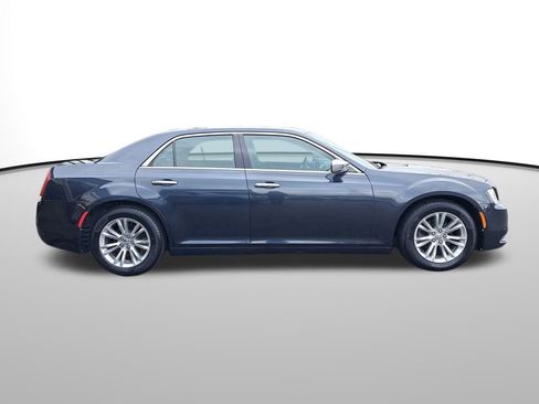 Used 2016 Chrysler 300 C image 7