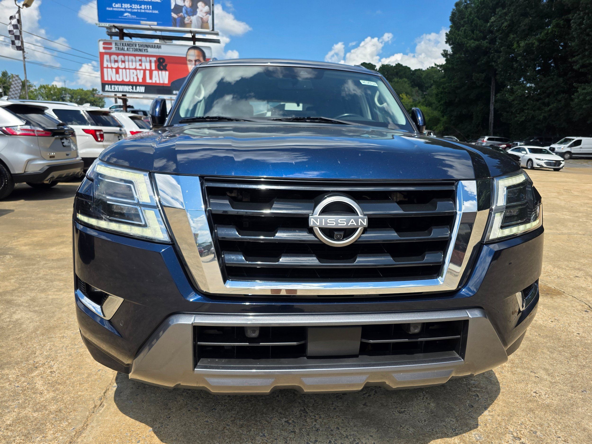 Used 2022 Nissan Armada SL RWD image 2