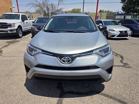 Used 2018 Toyota RAV4 LE FWD image 4
