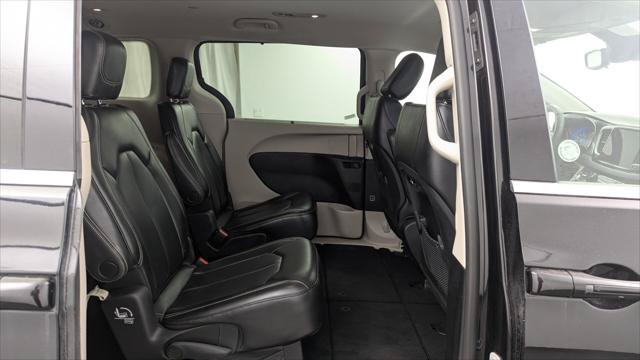 Used 2023 Chrysler Pacifica Touring-L FWD image 19
