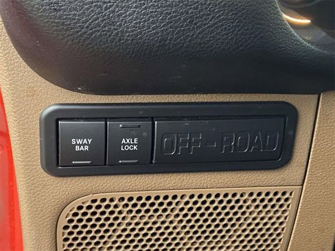 Used 2017 Jeep Wrangler Unlimited Rubicon w/ Connectivity Group image 23