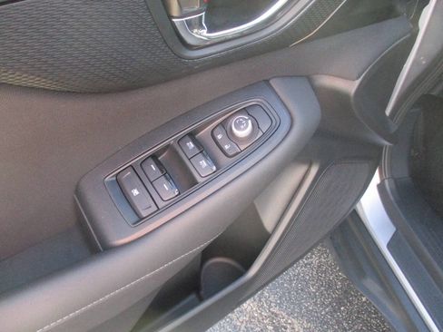 Used 2025 Subaru Outback Premium AWD/4WD image 16
