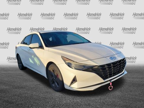 Used 2022 Hyundai Elantra SEL w/ Cargo Package FWD image 2