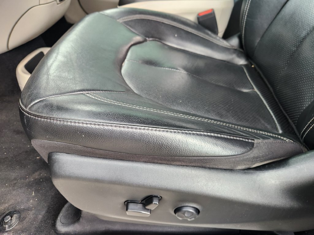 Used 2022 Chrysler Pacifica Touring-L FWD image 18