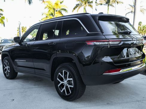 Used 2025 Jeep Grand Cherokee Limited image 23