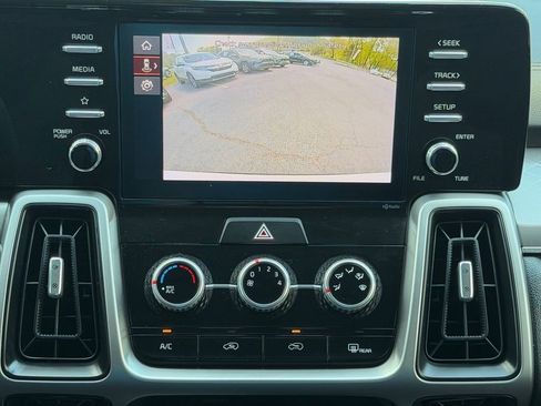 Used 2023 Kia Sorento LX image 21