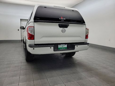 Used 2017 Nissan Titan SL image 6