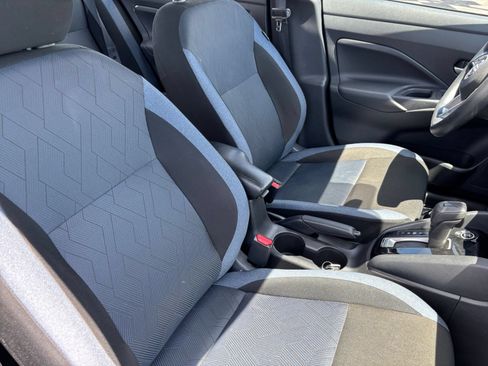 Used 2025 Nissan Versa SV FWD image 34