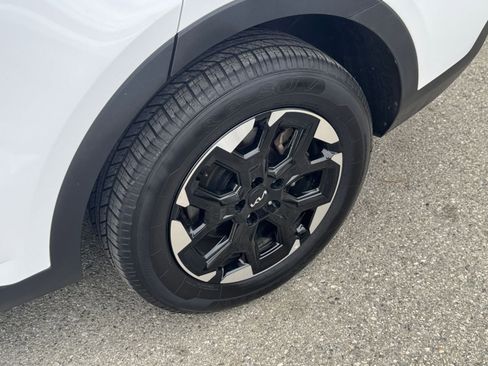 Used 2024 Kia Sorento S image 32