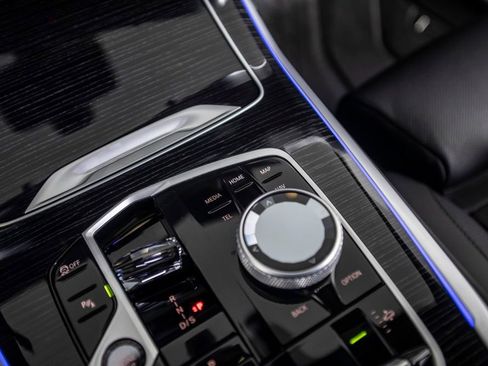 Used 2025 BMW X7 M60i w/ Executive Package image 37