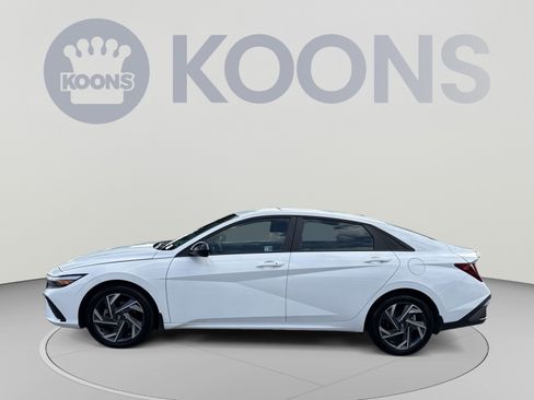 Certified 2025 Hyundai Elantra Sport FWD image 2