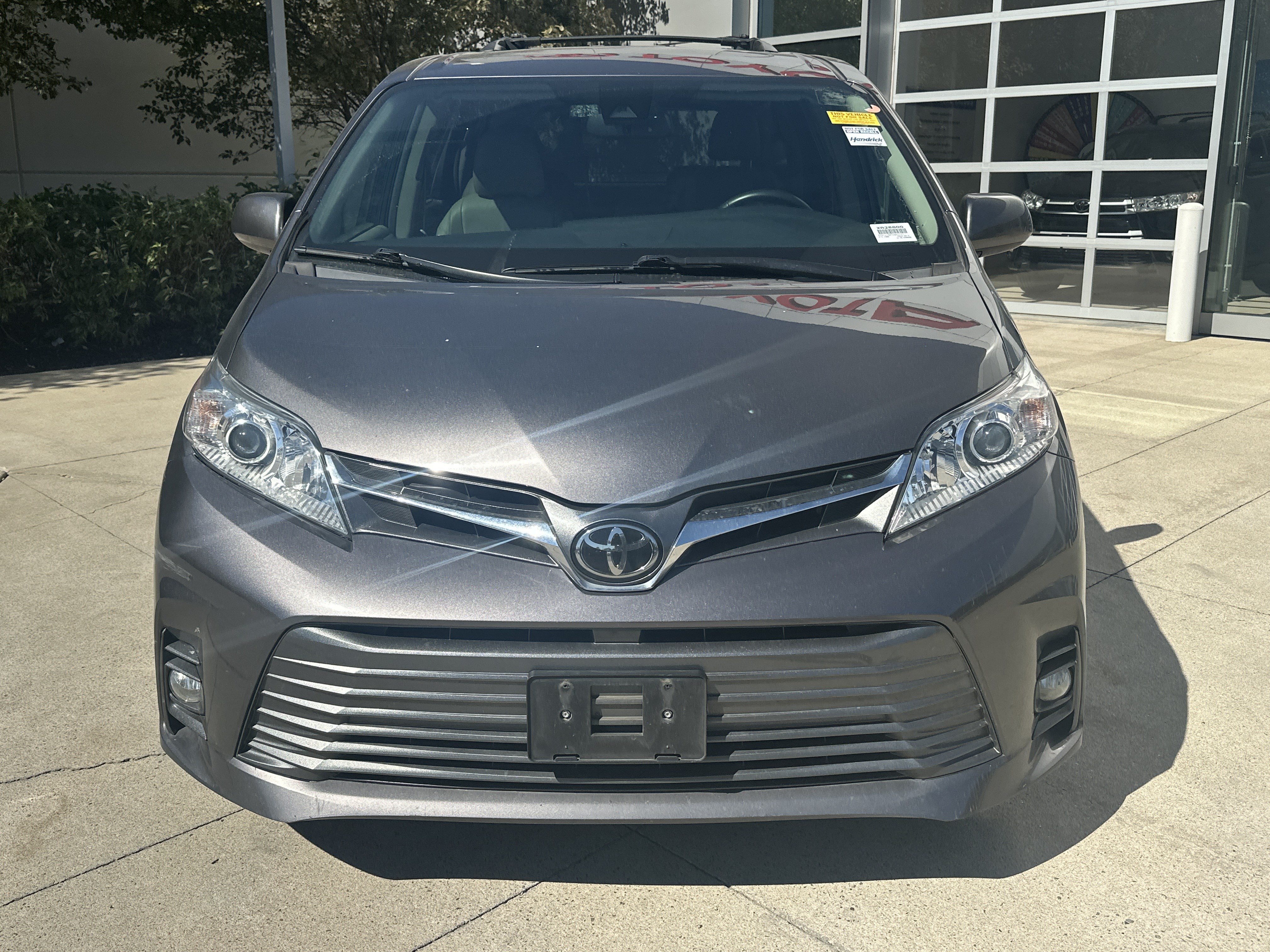 Used 2018 Toyota Sienna XLE w/ XLE Navigation Package FWD image 5