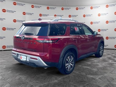 Used 2025 Nissan Pathfinder SL w/ Black Appearance Package image 5