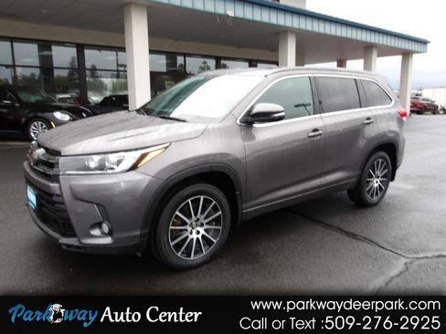 Used 2018 Toyota Highlander SE image 1